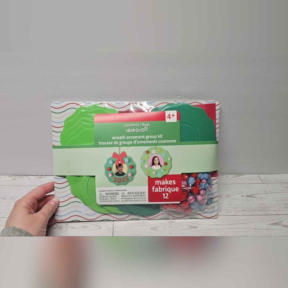 Craft Holiday Foam Wreath Kit – Green